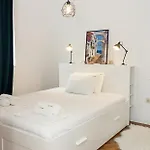 The Residential 1-bd With An Outdoor Thermal Pool By Flat Mаnager Apartament